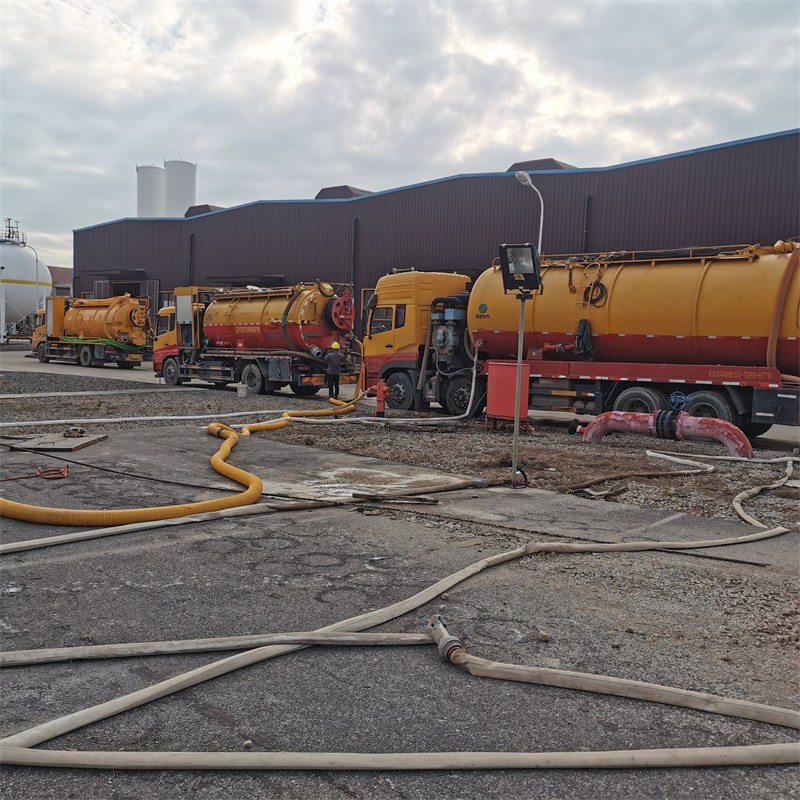 青山湖污水池清理