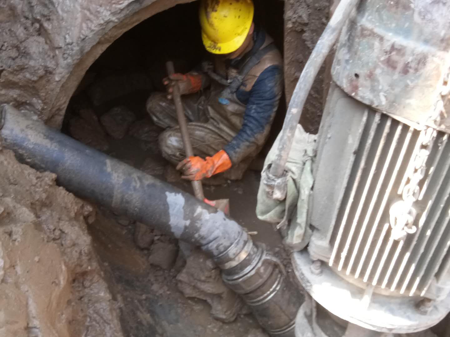 青山湖管道清淤