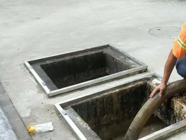 青山湖化粪池清理