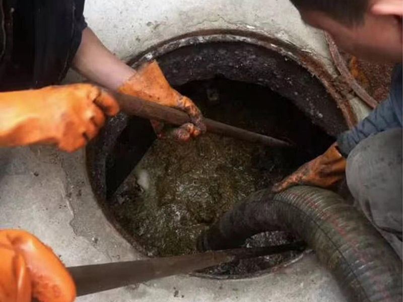 青山湖清理化粪池时如何避免沼气的危害?